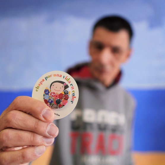 Xapa per una vida en color | Regals solidaris SJD