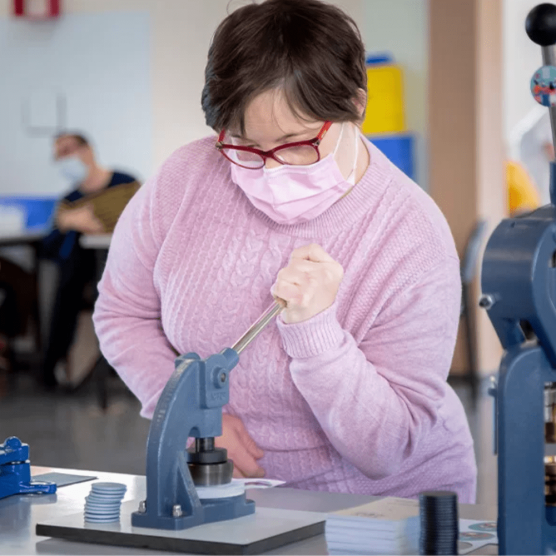 Chapa solidaria personalizada | Regalos solidarios para empresas