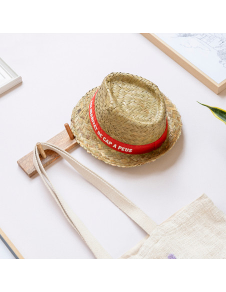 Sombrero solidaridad de pies a cabeza